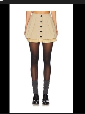 Nwot OSIS
STUDIO
STACEY SKIRT
$195.00 revolve spring mini pleat button preppy